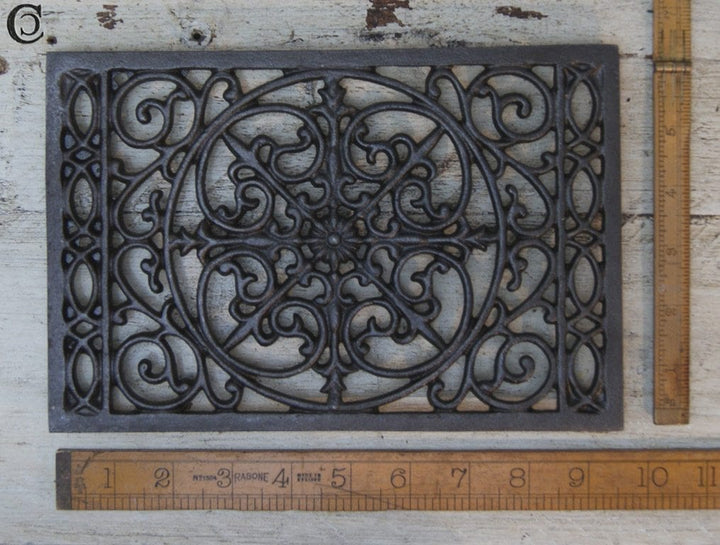 Table Trivet Cast Antique Iron Swirl 165mm x 241mm