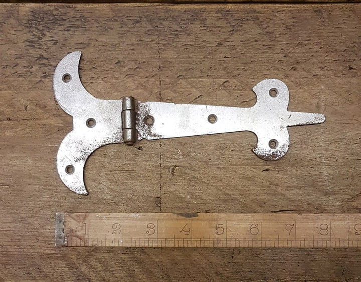 Fleur de lys Hinge Pressed Antique Iron 200mm