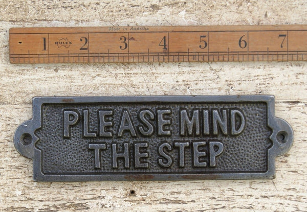 Plaque PLEASE MIND THE STEP Antique Iron 155mm x 55mm