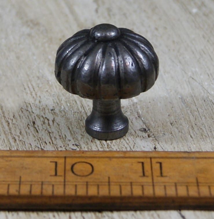 Knob PUMPKIN Ridged Cast Antique Iron 32mm Diameter – Cottingham Collection