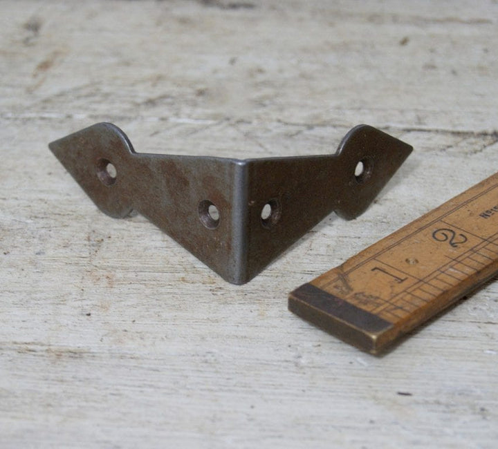 Arrowhead Corner Strap Antique Iron 70mm x 70mm