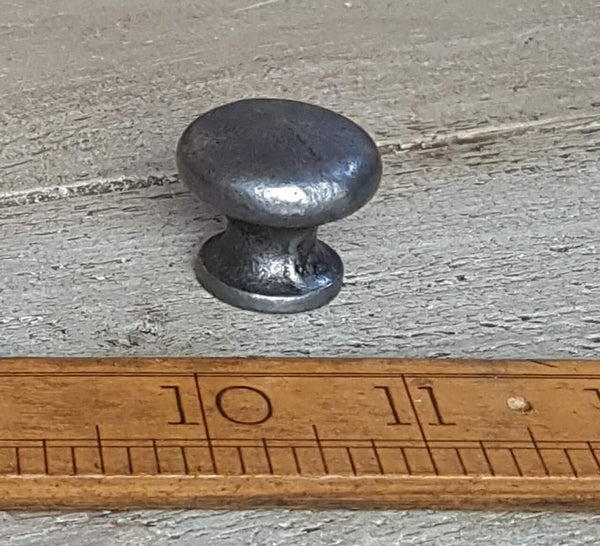 Knob Plain Shaker with Seam Cast Antique Iron 25mm