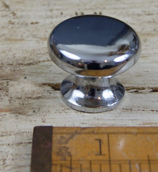 Knob Plain Shaker Cast Chrome on Iron 35mm Diameter M4