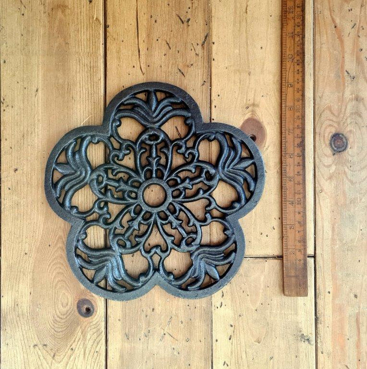 Table Trivet FLOWER Shape Cast Antique Iron 230mm